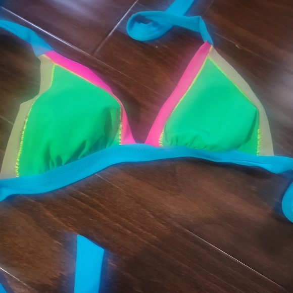 2 piece bathing suit.Pink blue and green. Size 6 - Picture 2 of 7